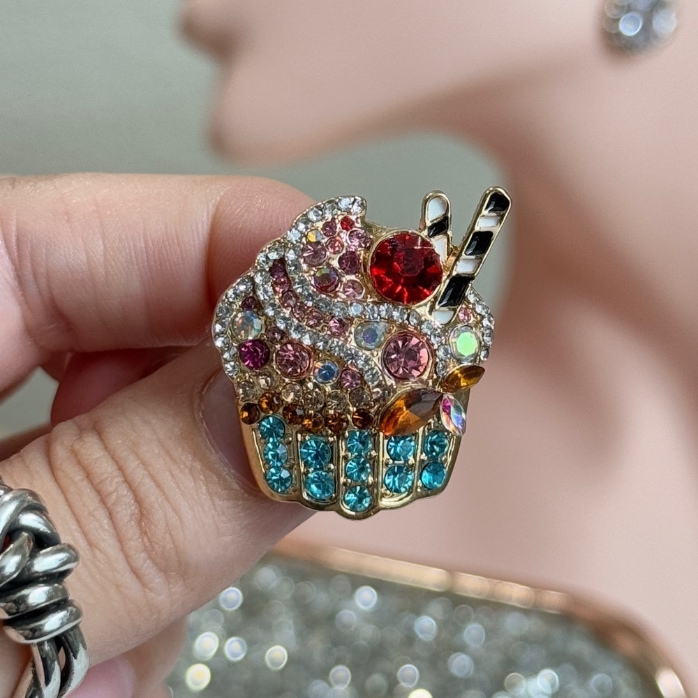 ⚜️❤️‍🔥 Cakéz Colorful Cupcake Brooch with Crystals 🧁💎 - Picture 8 of 9